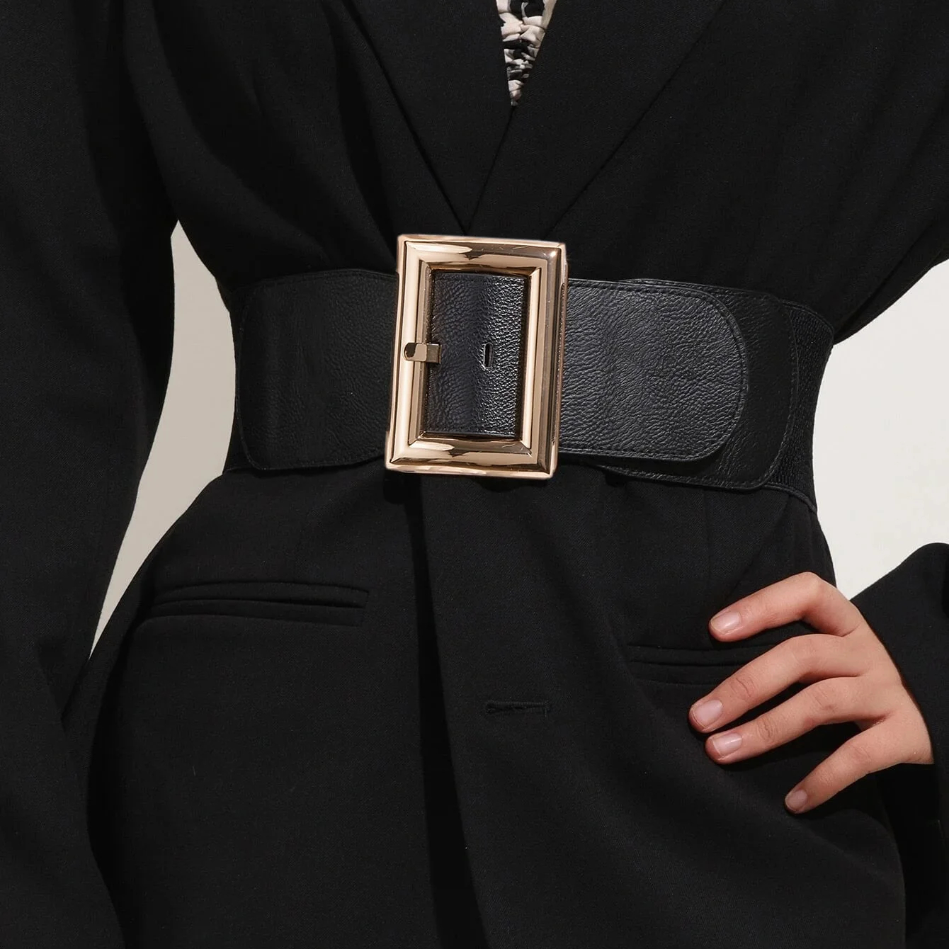 Ceinture élastique à grosse boucle carrée