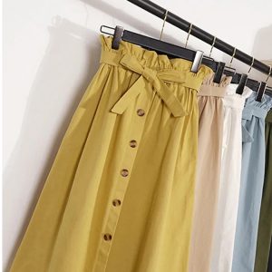 Jupe midi fluide avec boutons