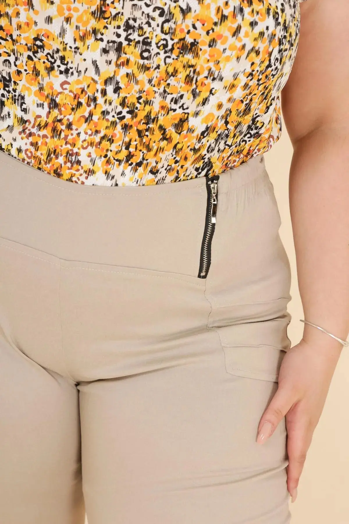Pantalon Stretch Beige- Taille Haute – Image 3