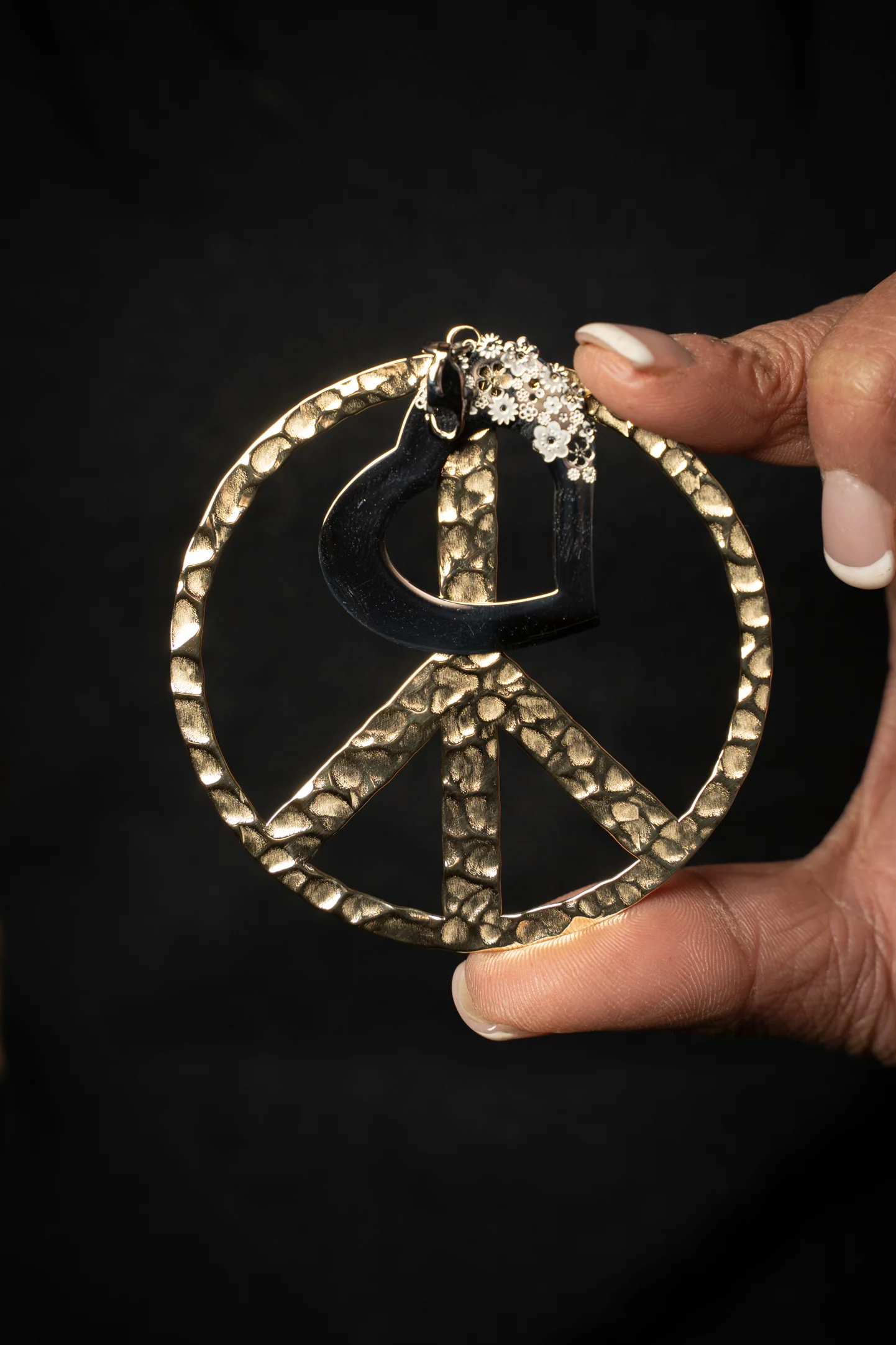 Pendentif doré Peace&love – Image 2